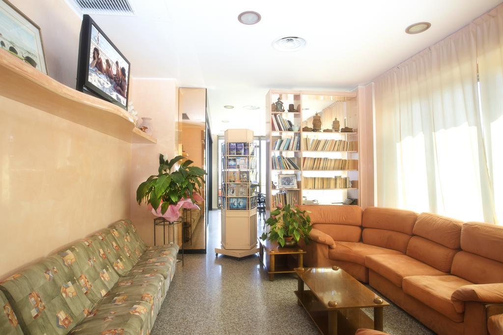 Hotel Usa Римини Екстериор снимка