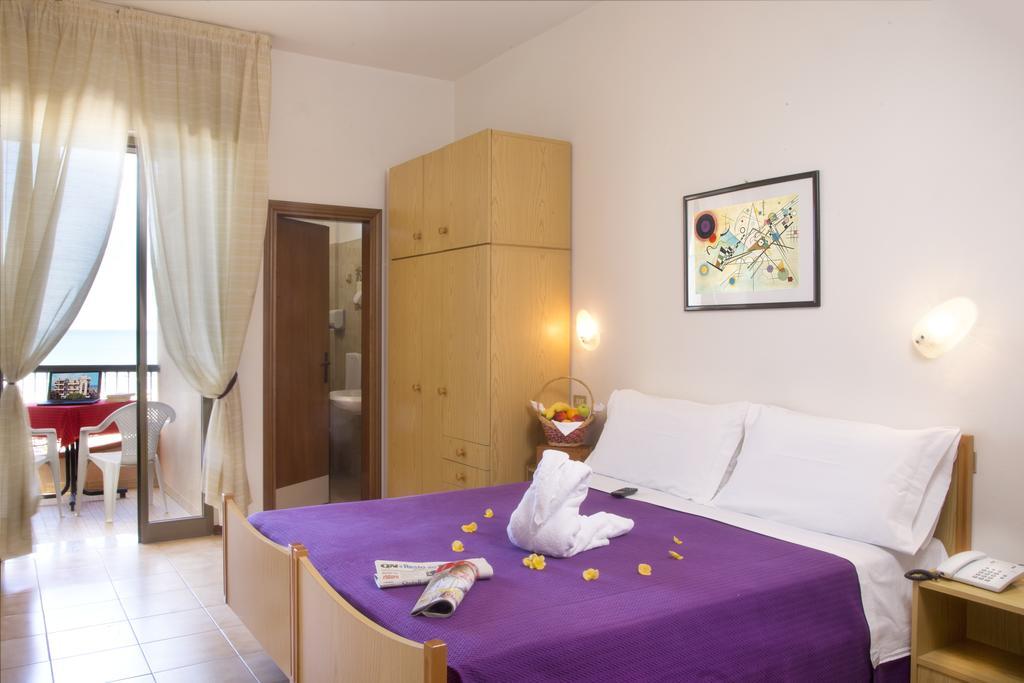 Hotel Usa Римини Стая снимка