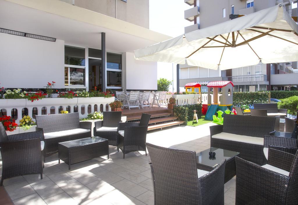 Hotel Usa Римини Екстериор снимка